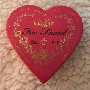 Beautiful Too Faced blush💕✨